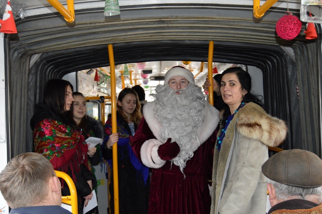 Миколай_з_помічниками.